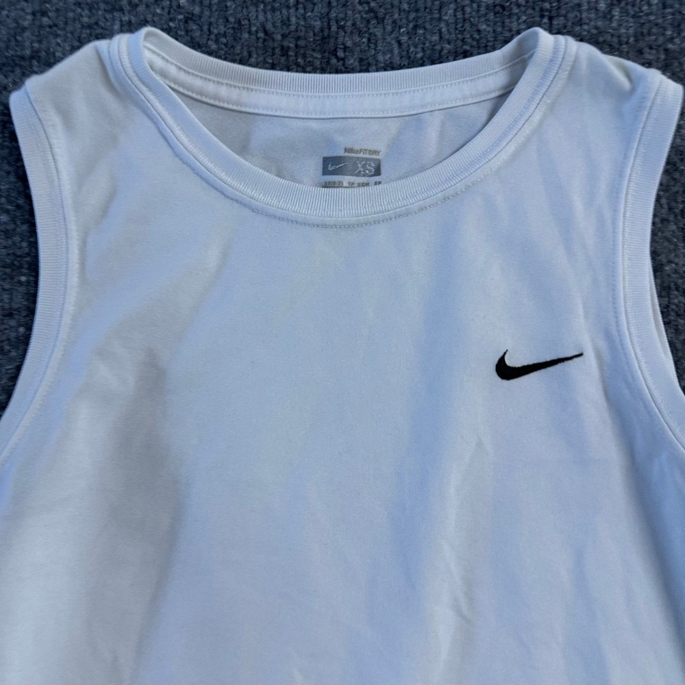 Nike Tank Top Womens Size XS White Fit Dry Athletic Sleeveless Swoosh Logo Shirt